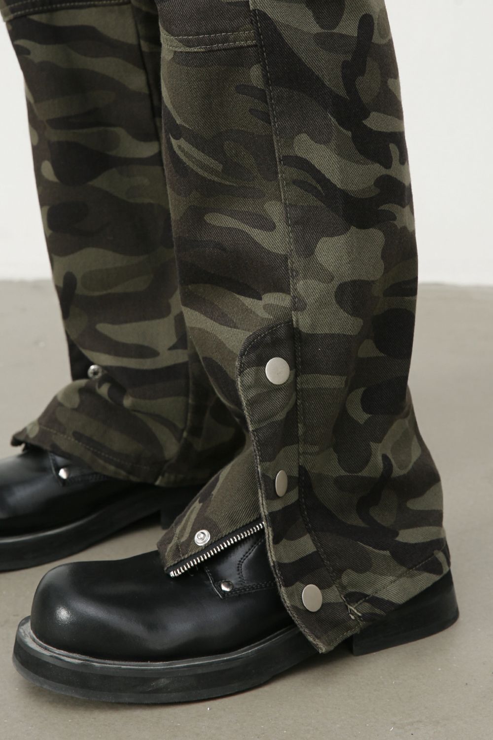 Men's Camouflage Jeans with Cargo Pockets